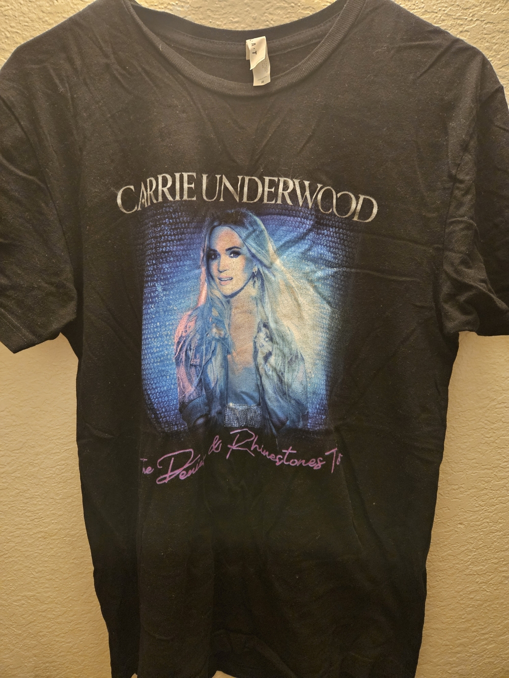 Carrie Underwood Black Graphic Short Sleeve Tee - Picture 1 of 2